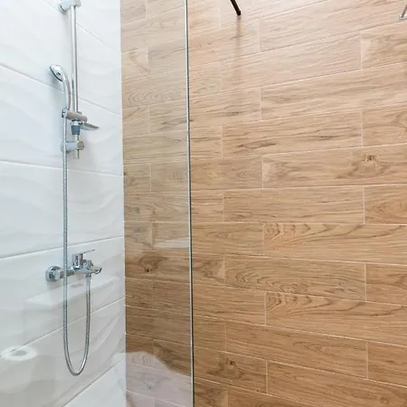 Pagani Blue - Luxury Maisonette B3 *