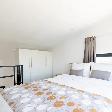 Pagani Blue - Luxury Maisonette B3 *