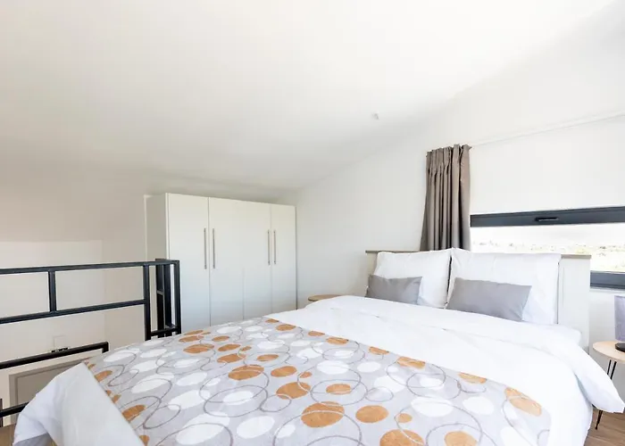 Pagani Blue - Luxury Maisonette B3 *