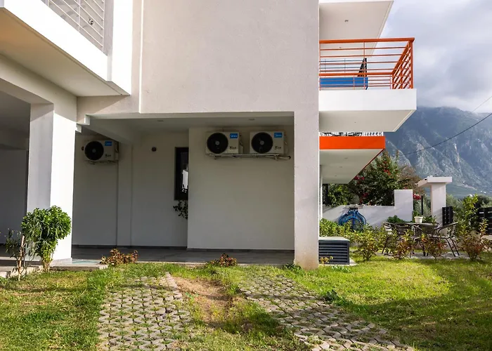 Pagani Blue - Luxury Maisonette B3 *